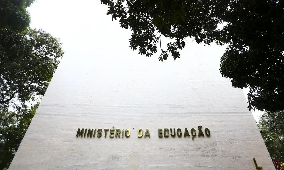 Sai lista de cursos superiores semipresenciais autorizados pelo MEC