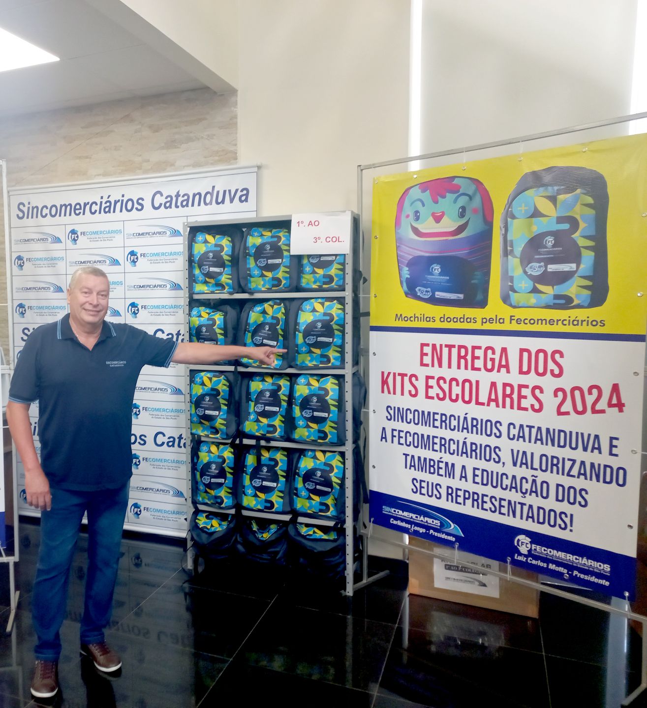 Segue a entrega de kits escolares no Sincomerciários Catanduva 