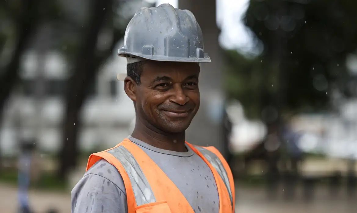 IR zero para quem ganha até R$ 5 mil vale nos salários pagos este mês