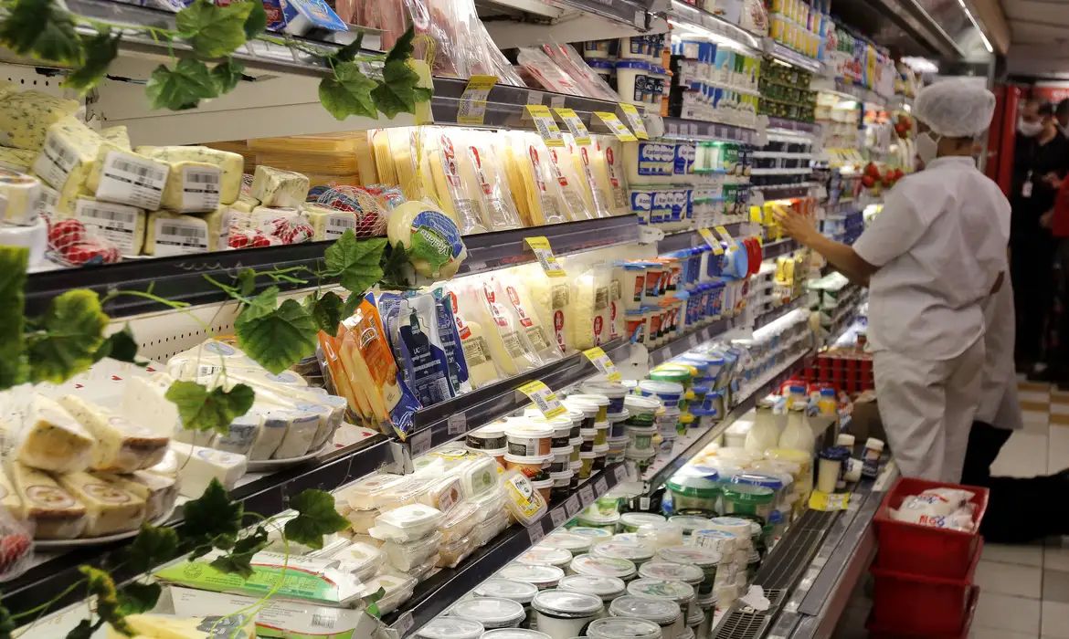28% dos alimentos industrializados têm sódio em excesso