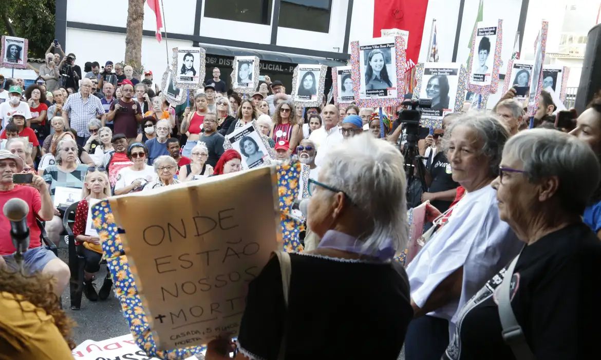 Caminhada em São Paulo lembra golpe militar e faz homenagem às vítimas