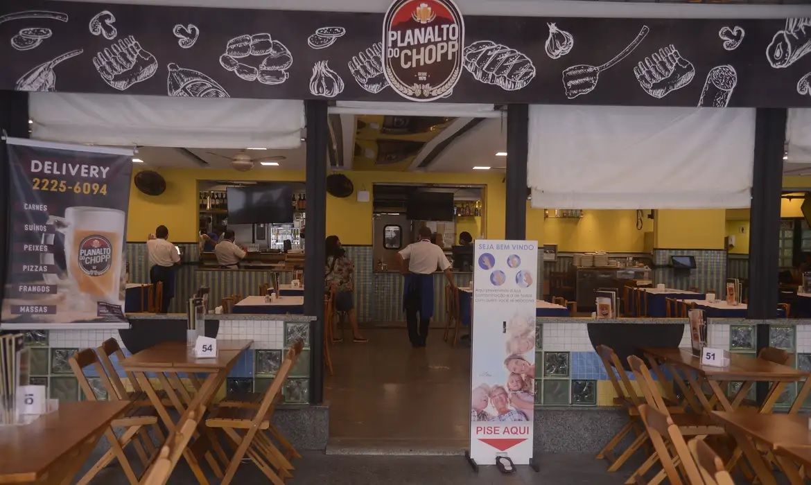 Tarifaço dos EUA pode encarecer alimentação em bares e restaurantes