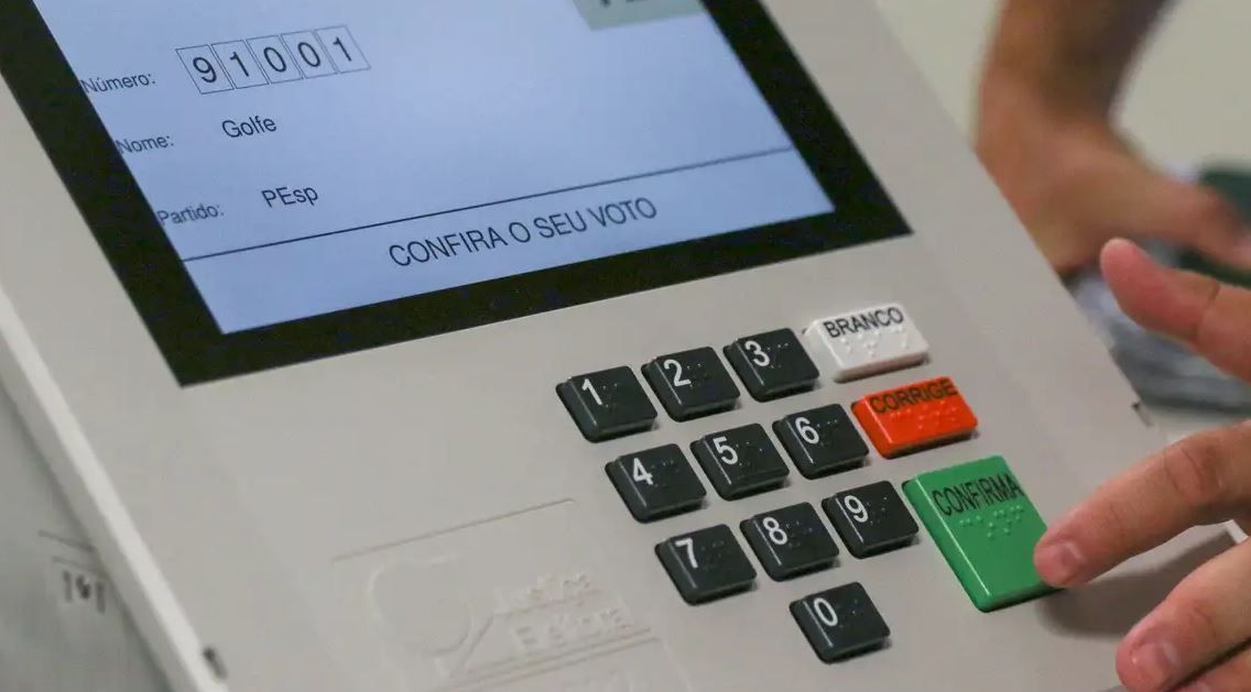 Jovens de 16 a 18 anos podem tirar 1º título de eleitor até 8 de maio