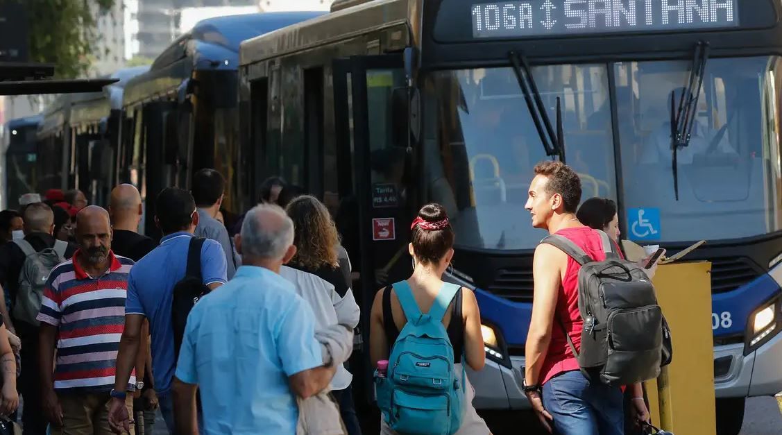 Setor de Serviços recua 0,9% após três meses de alta