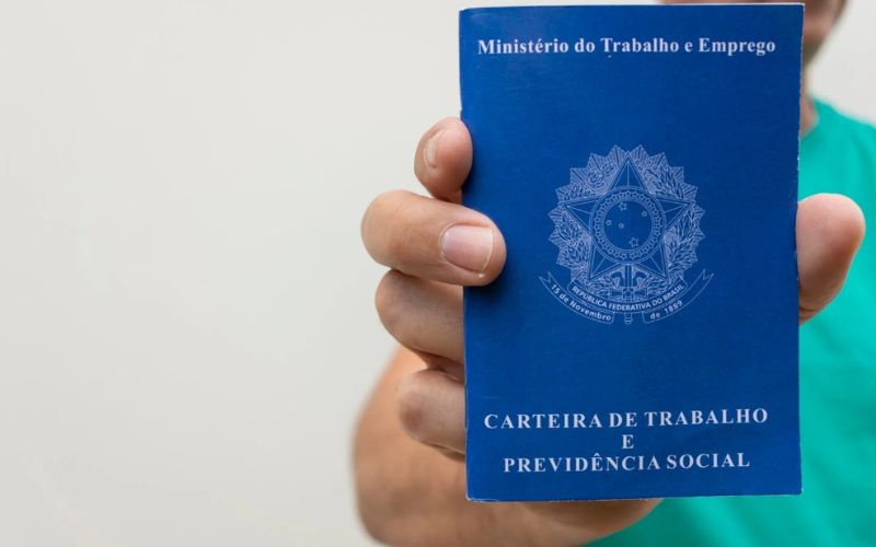 Registro de ‘comerciário’ na Carteira é garantido pela Lei que Regulamenta a Profissão