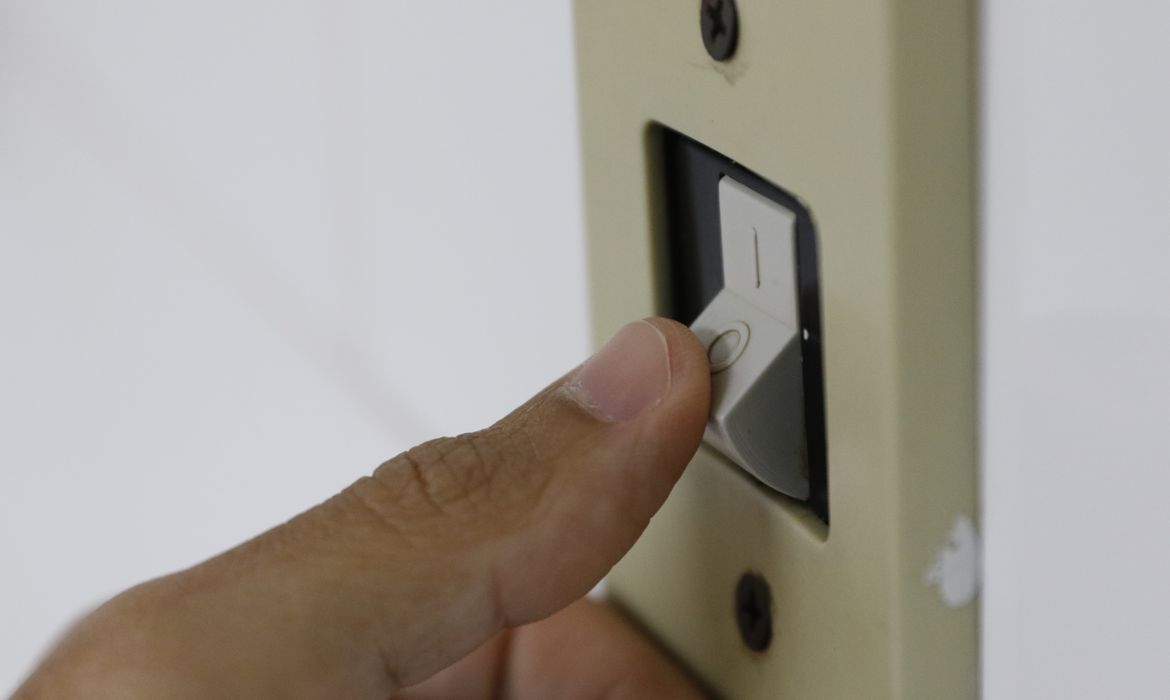 Governo retoma Luz para Todos