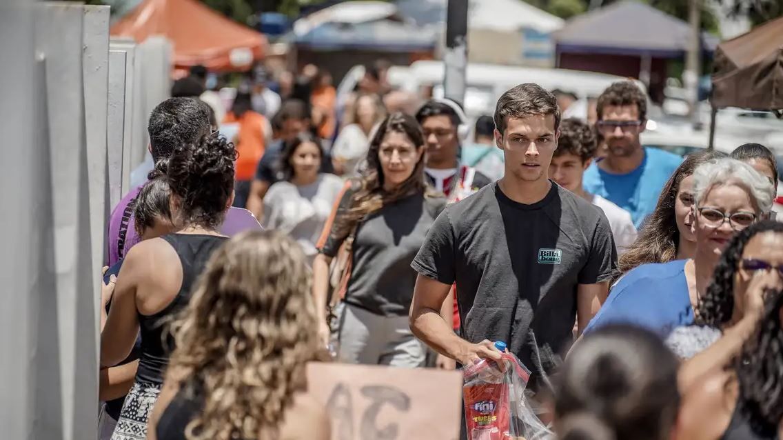 Ensino médio: Pé-de-Meia dará R$ 2 mil por ano a alunos de baixa renda
