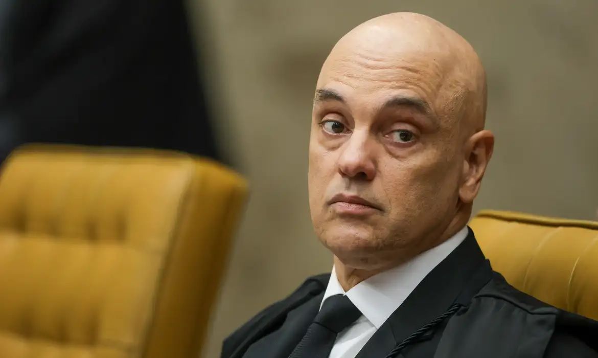 Moraes pede data para julgamento de Bolsonaro e mais 7