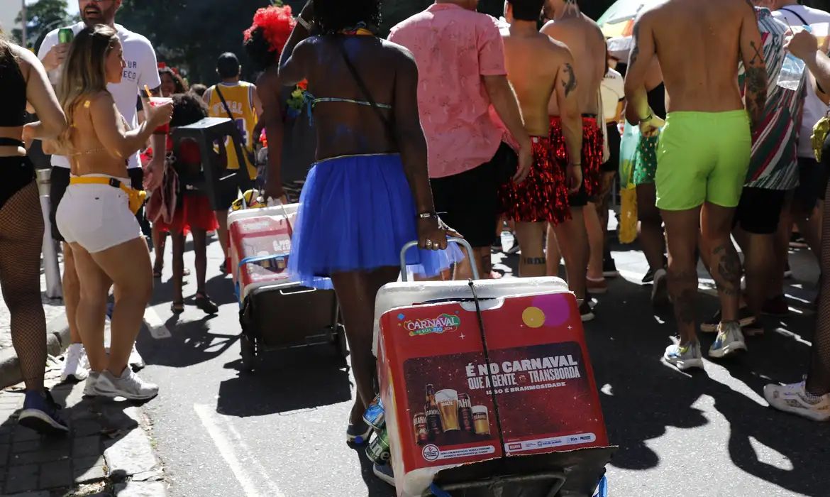 “Carnaval é o nosso 13º salário”, diz liderança de camelôs