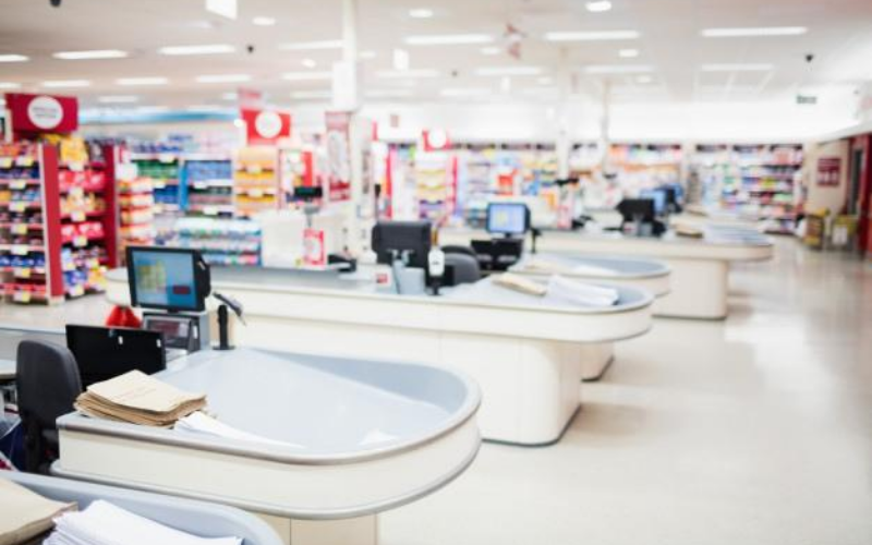 Cidades decretam 'lockdown' temporário em mercados e supermercados