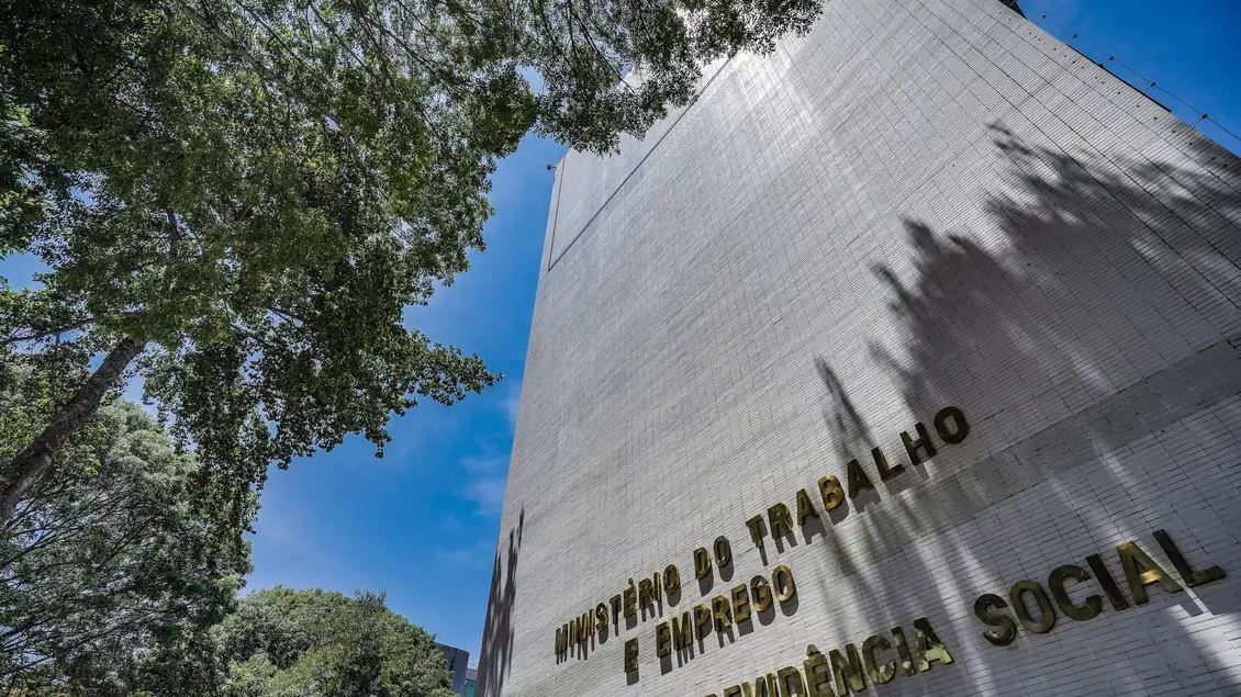 Prazo para empresas entregarem relatório salarial termina nesta quinta