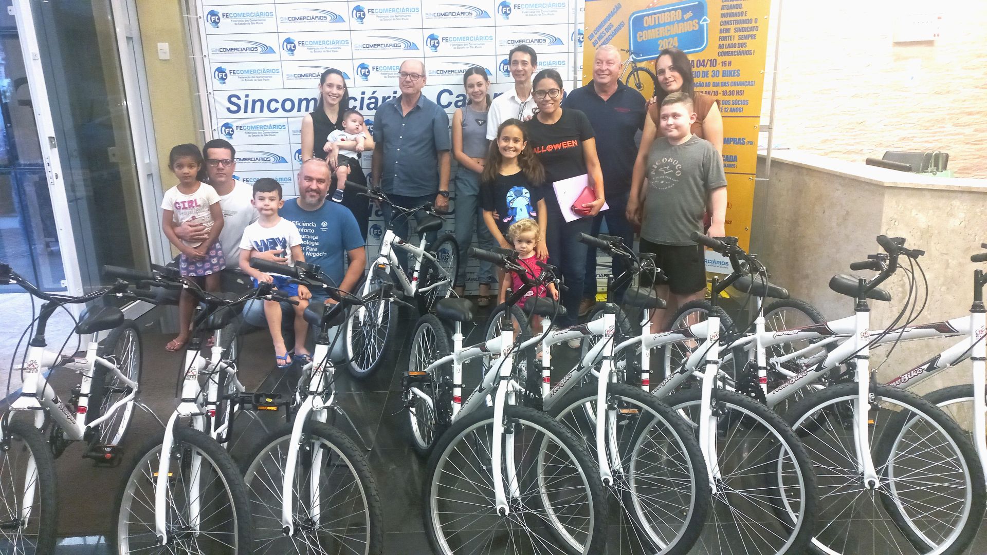 Sincomerciários Catanduva entrega 30 bikes em comemoração ao Dia das Crianças!